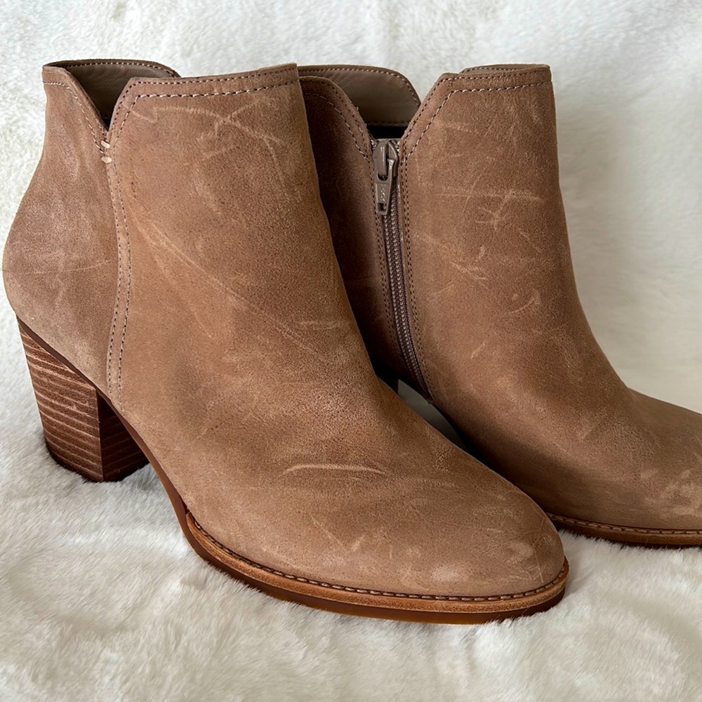 Gianni Bini Taupe Suede booties